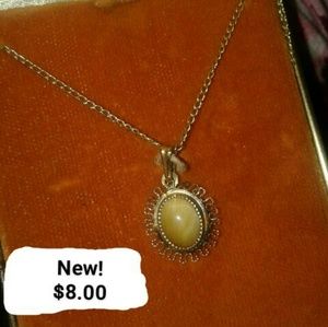 Brand new necklace